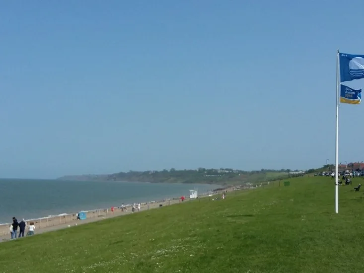 Grassy seafront above Minster Leas Beach