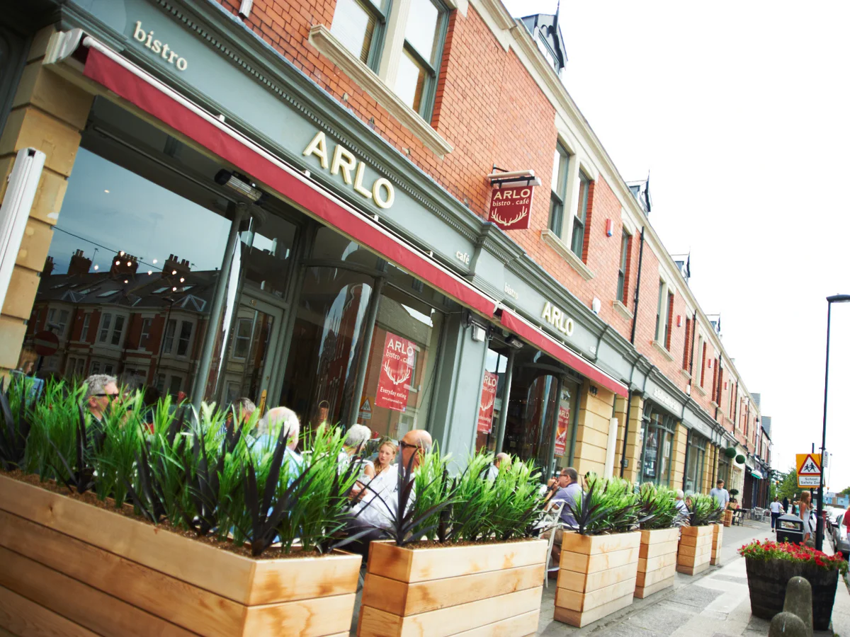 ARLO frontage and pavement tables on Brentwood Avenue
