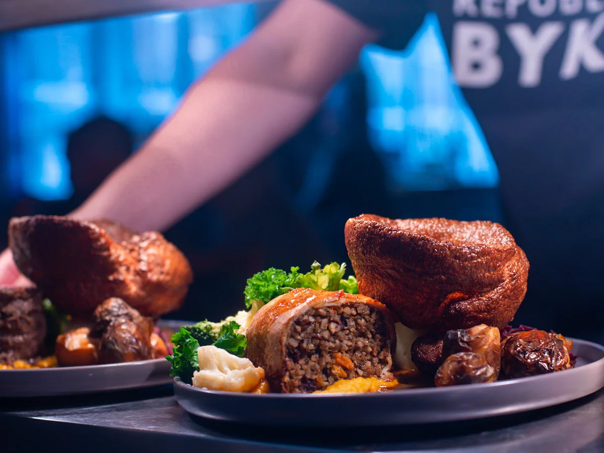 Plated roast meals at Brinkburn St Brewery